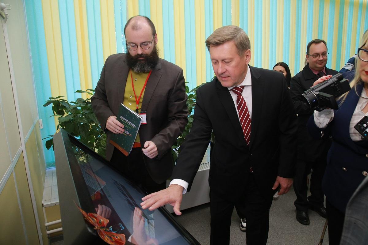 Фото В Новосибирске открылась библиотека нового формата - с VR-зоной и театром для пенсионеров 2