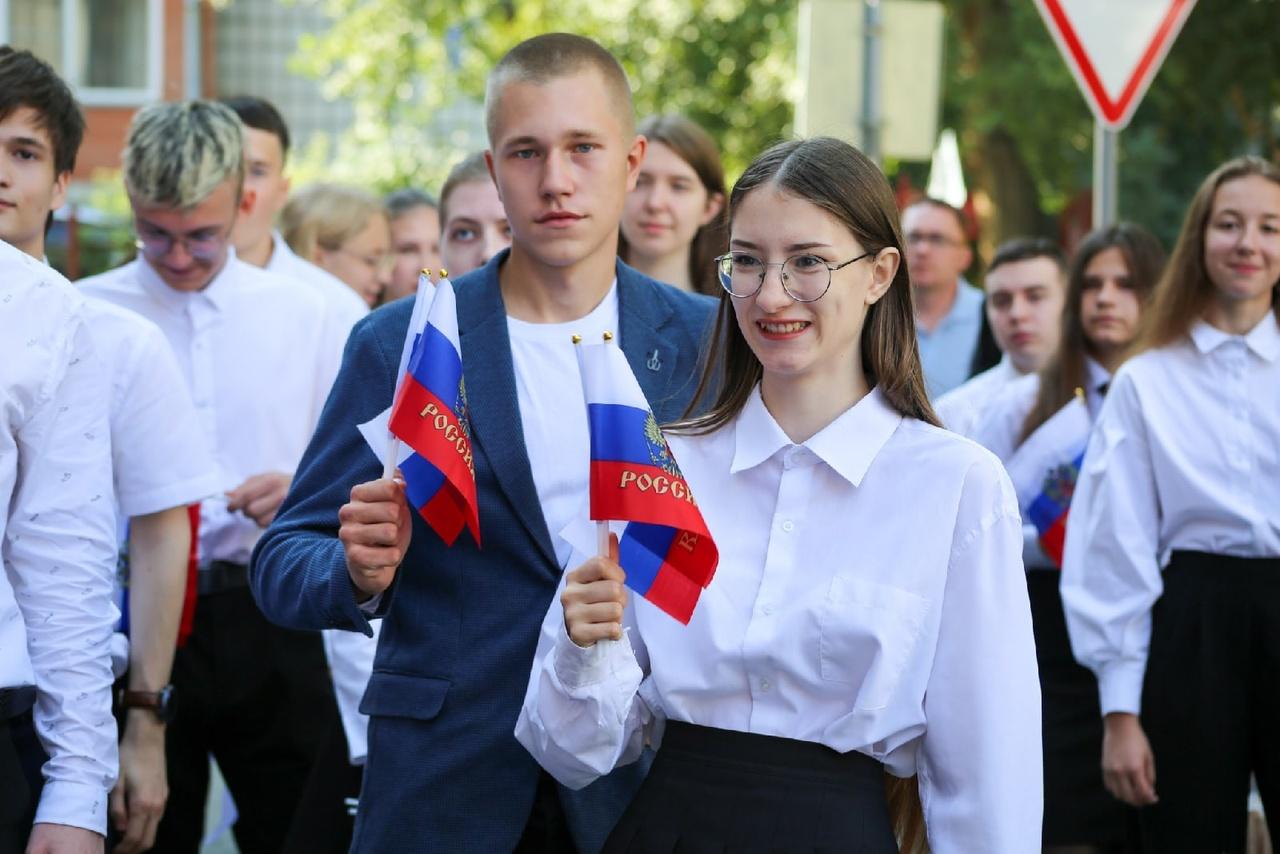 Фото Праздник знаний: лучшие кадры со школьных линеек в Новосибирске 1 сентября 13