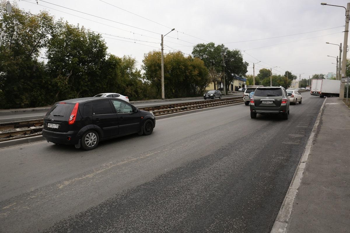 Фото Мэр Анатолий Локоть оценил работу над ошибками дорожного ремонта на улице Волочаевской 3