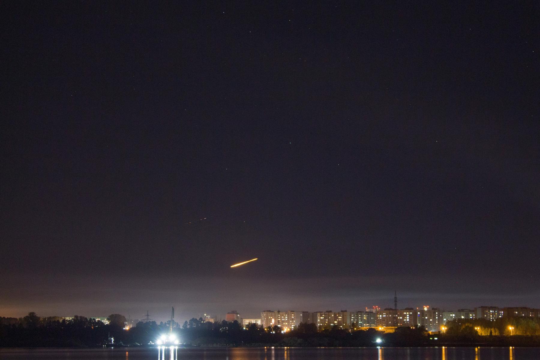 Фото Новосибирский фотограф снял свечение ракеты «Союз-2.1а» над Бердском 2