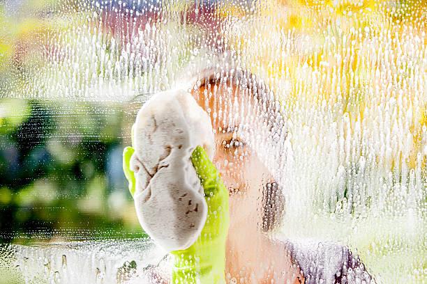 Фото Как помыть окна без разводов: секретный способ для идеальной прозрачности стекол 3