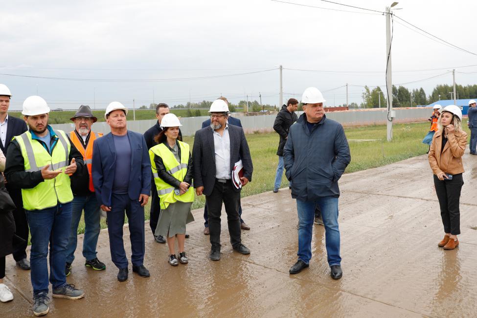 Фото Депутаты Заксобрания Новосибирской области проверили готовность строящихся медицинских учреждений 3
