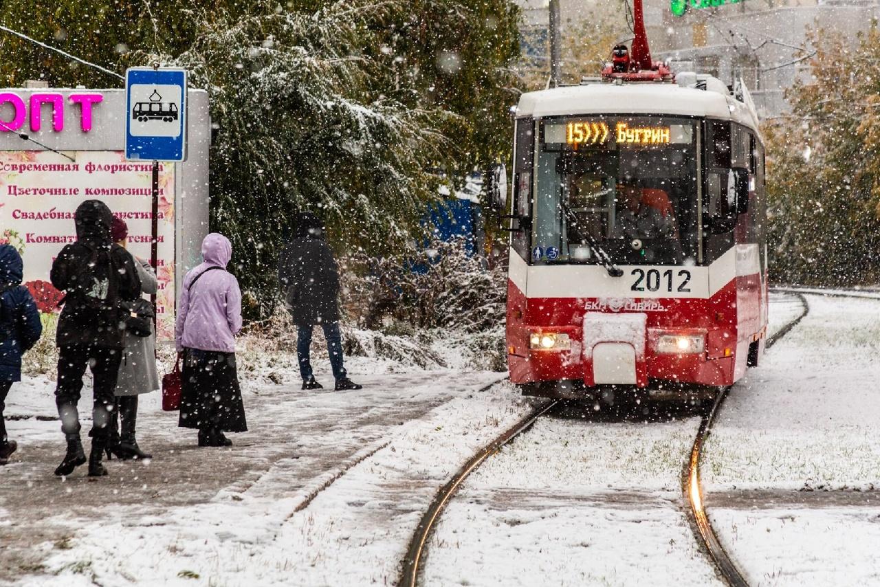 Фото Новосибирск накрыло снегом: 15 фантастических фото с улиц города 6