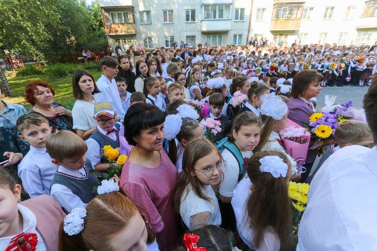 Фото Звонок не только для учителя: как в Новосибирске прошло 1 сентября 39