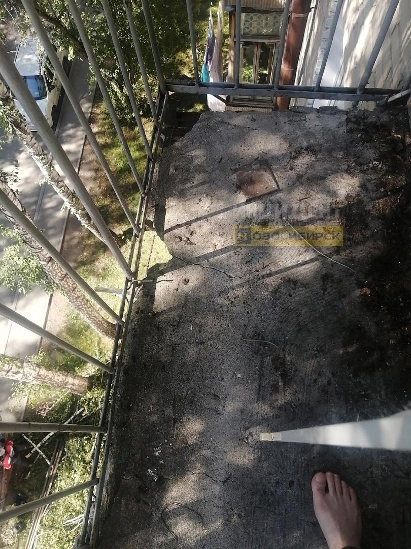 Фото Жители ОбьГЭС пожаловались на разрушающийся балкон дома 2