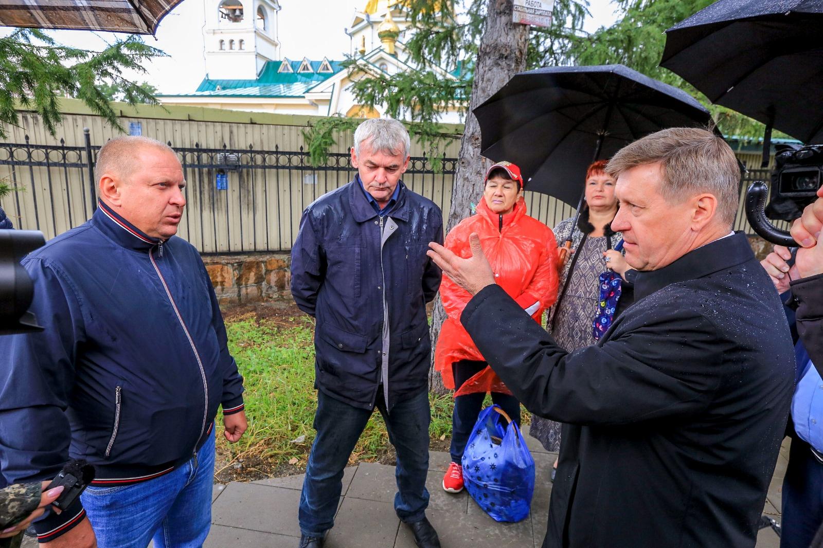 Полиция в нарымском сквере