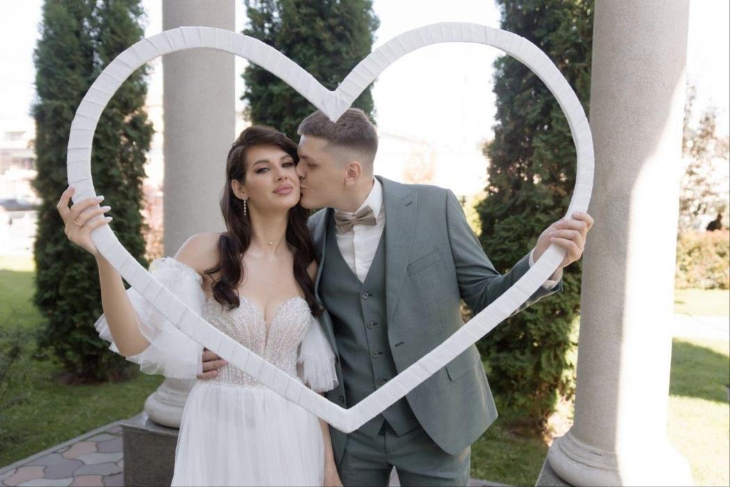 Фото Она сказала «да»: опубликованы самые яркие свадебные фото в Новосибирске за лето-2023 3