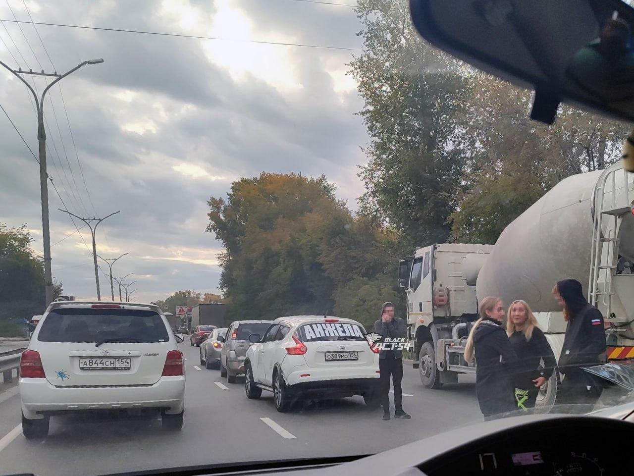 Групповой замес»: новосибирцы обсуждают новое ДТП с участием секс-работницы  Анжелы - sib.fm