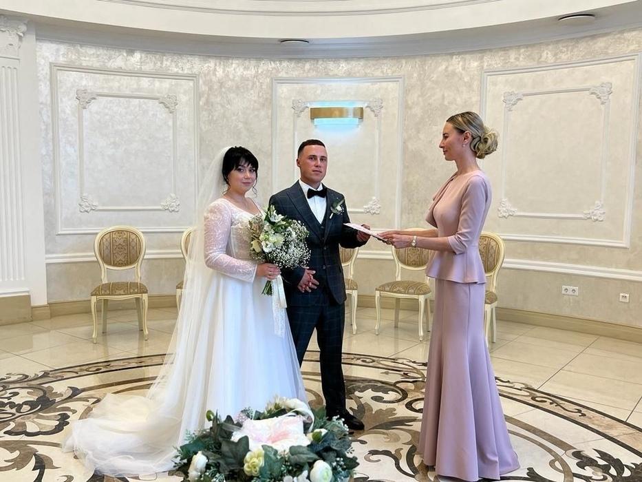 Фото Она сказала «да»: опубликованы самые яркие свадебные фото в Новосибирске за лето-2023 11