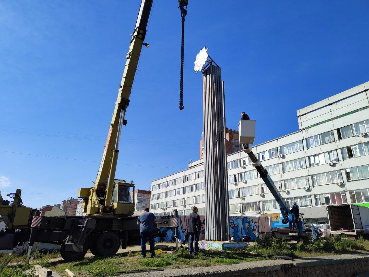 Фото В Новосибирске директор лицея заявила, что стела в честь героев ВОВ не является памятником 3