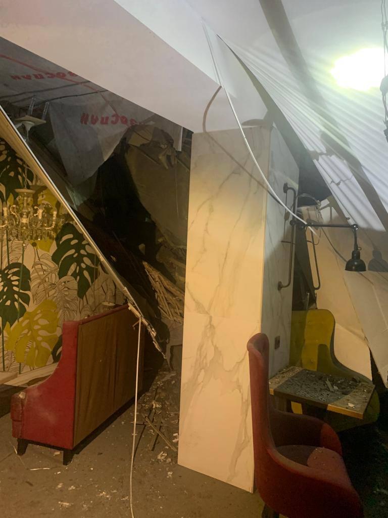 Фото Опубликованы фото с места обрушения потолка в кафе под Новосибирском 3