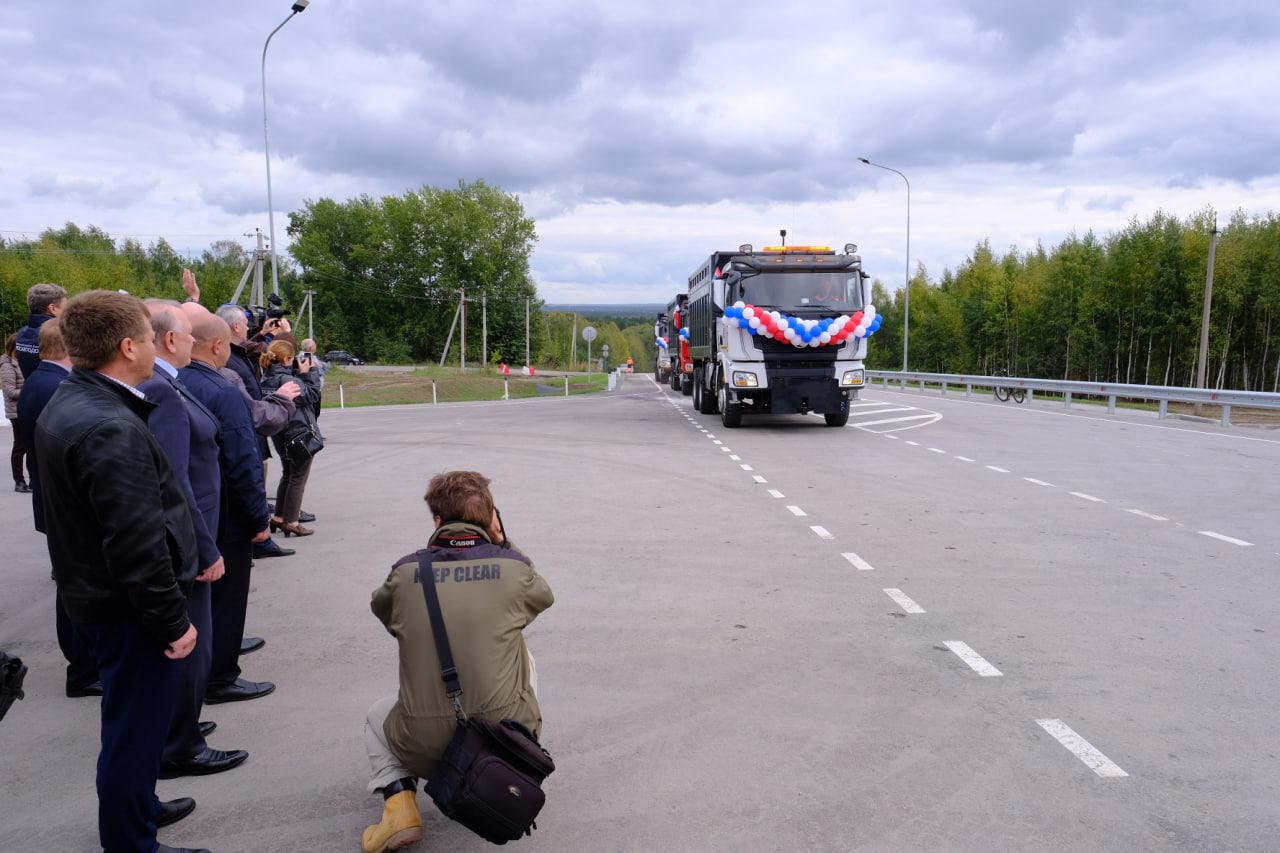 Фото Губернатор Андрей Травников открыл движение по путепроводу на второй транспортной развязке Восточного обхода Новосибирска 2