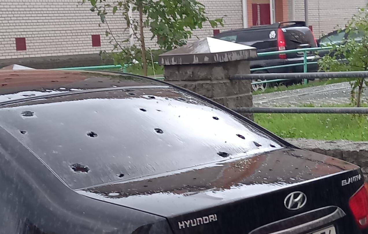 Фото В Новосибирске градом 4 сентября сильно повредило автомобили 4