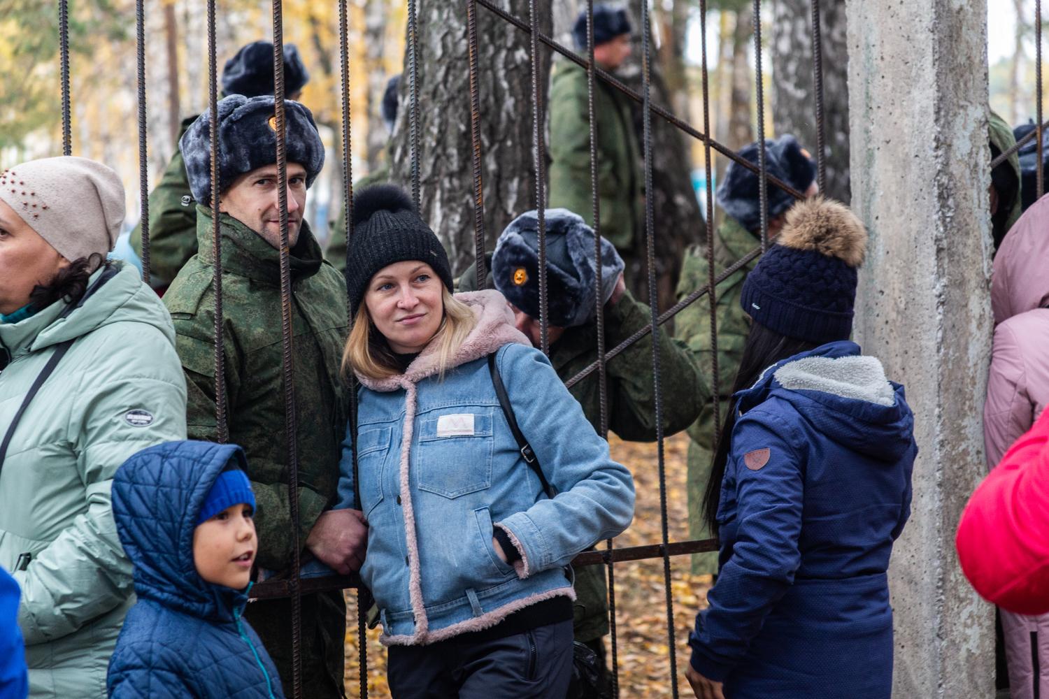 Фото В Новосибирске опубликованы кадры первых мобилизованных на СВО 29