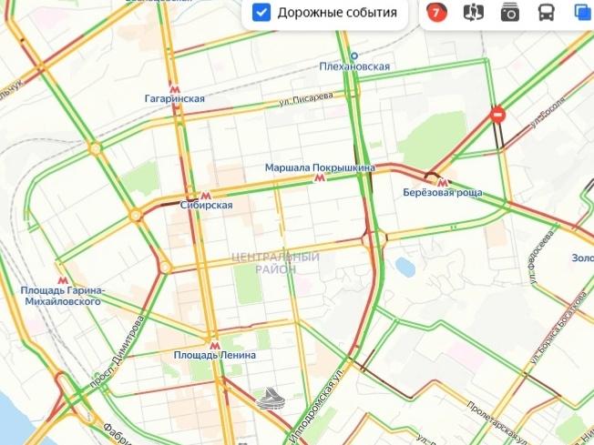 Фото В Новосибирске вновь образовались пробки в 7 баллов утром 3 сентября 2