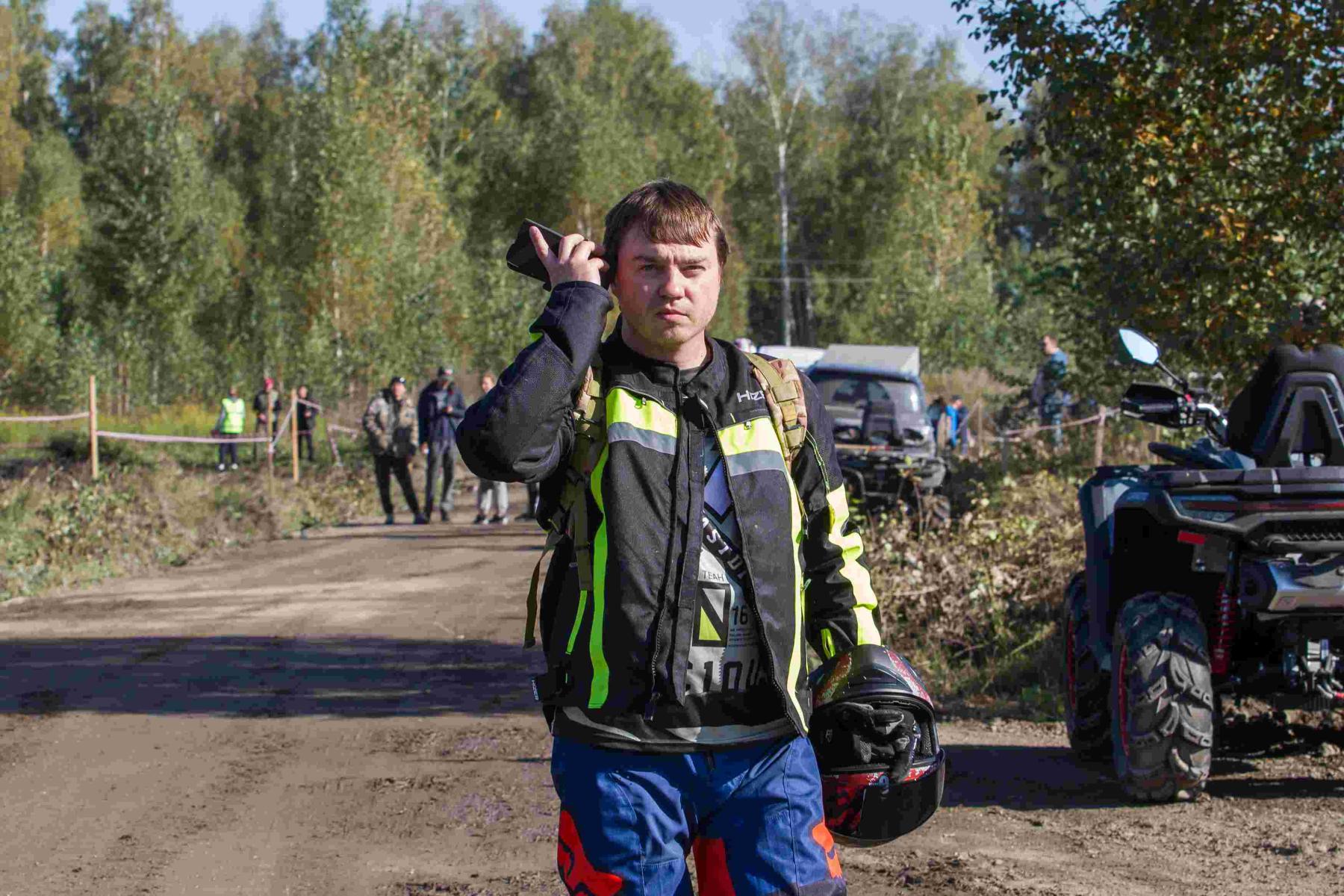 Фото По грязи и болоту: в Новосибирске опубликованы кадры массовых гонок на квадроциклах 14