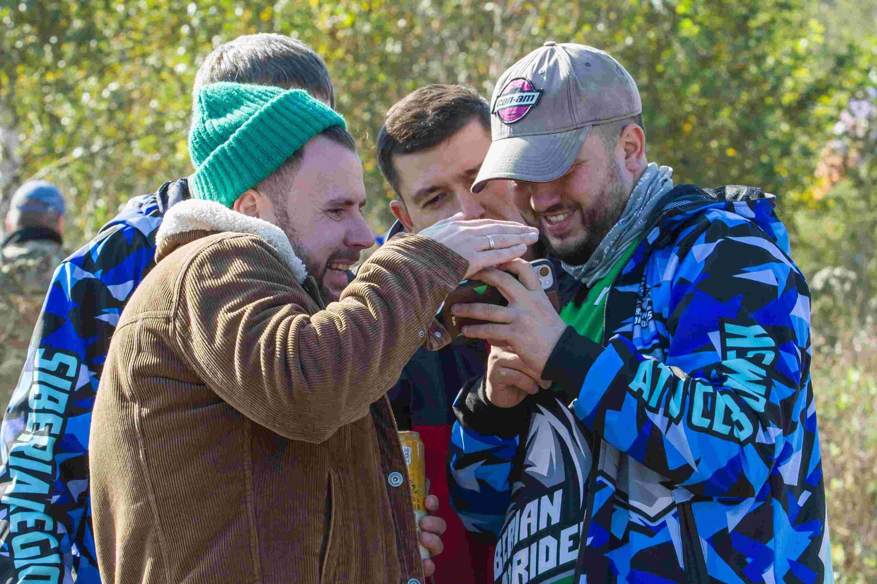 Фото По грязи и болоту: в Новосибирске опубликованы кадры массовых гонок на квадроциклах 18