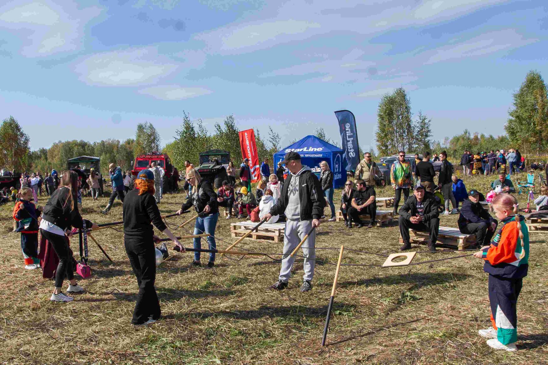 Фото По грязи и болоту: в Новосибирске опубликованы кадры массовых гонок на квадроциклах 25