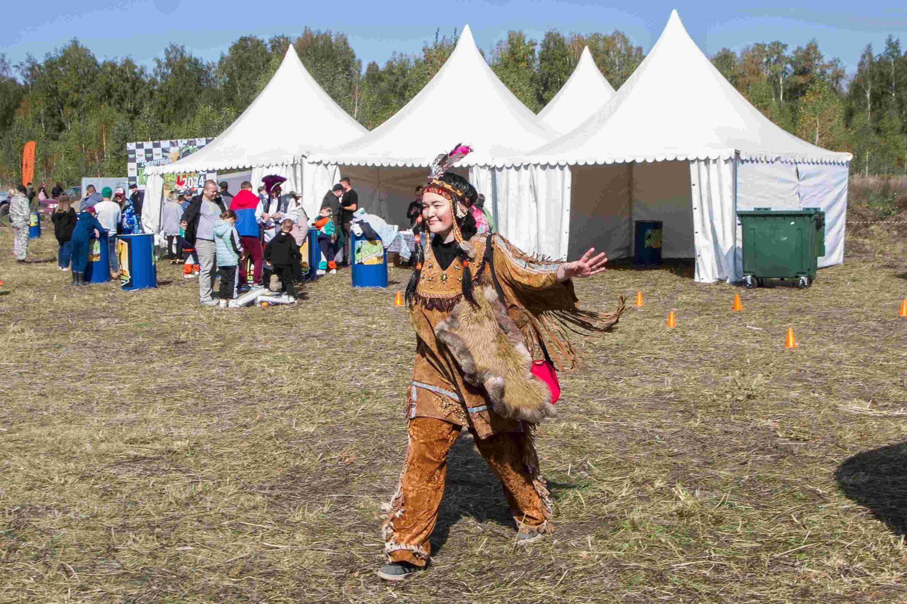 Фото По грязи и болоту: в Новосибирске опубликованы кадры массовых гонок на квадроциклах 21