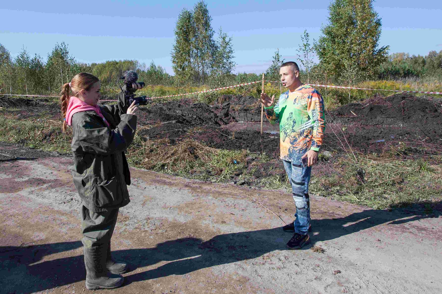 Фото По грязи и болоту: в Новосибирске опубликованы кадры массовых гонок на квадроциклах 28