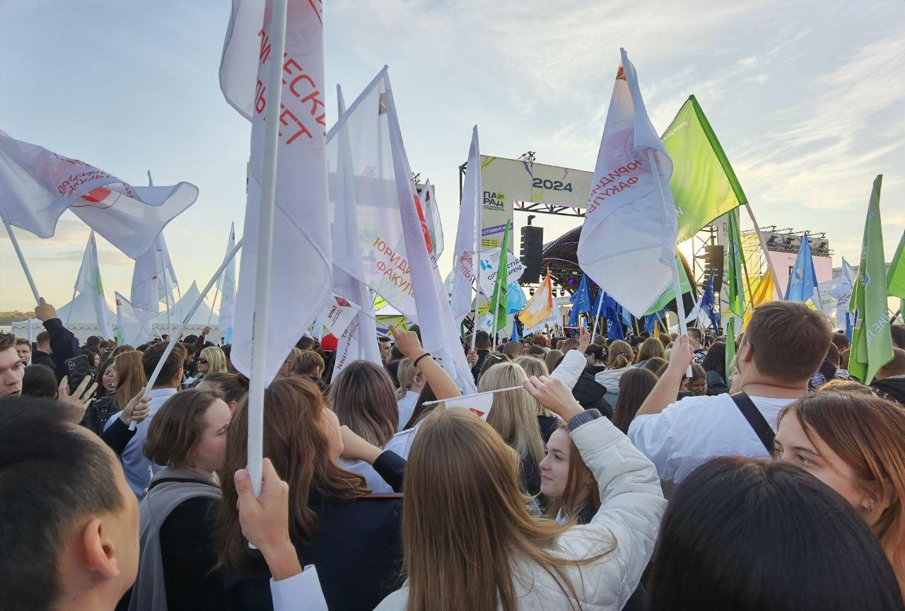 Фото На Михайловской набережной начался Парад студенчества. Онлайн-репортаж 29