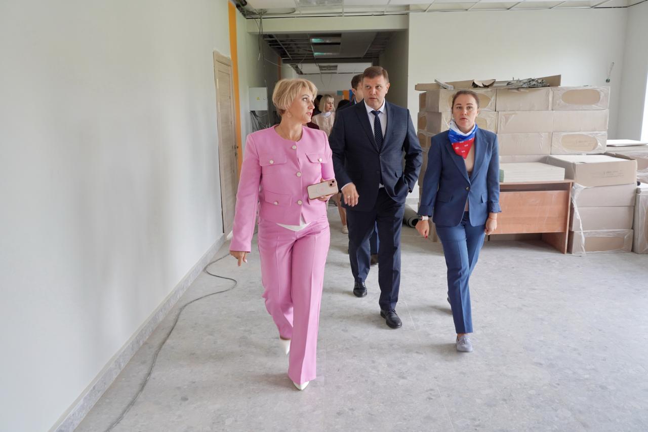 Фото «Партийный десант» «Единой России» провел мониторинг капремонта школы в Ордынском районе – объект включен народную программу партии 3 - Сиб.ФМ Фото «Партийный десант» «Единой России» провел мониторинг капремонта школы в Ордынском районе – объект включен народную программу партии 3