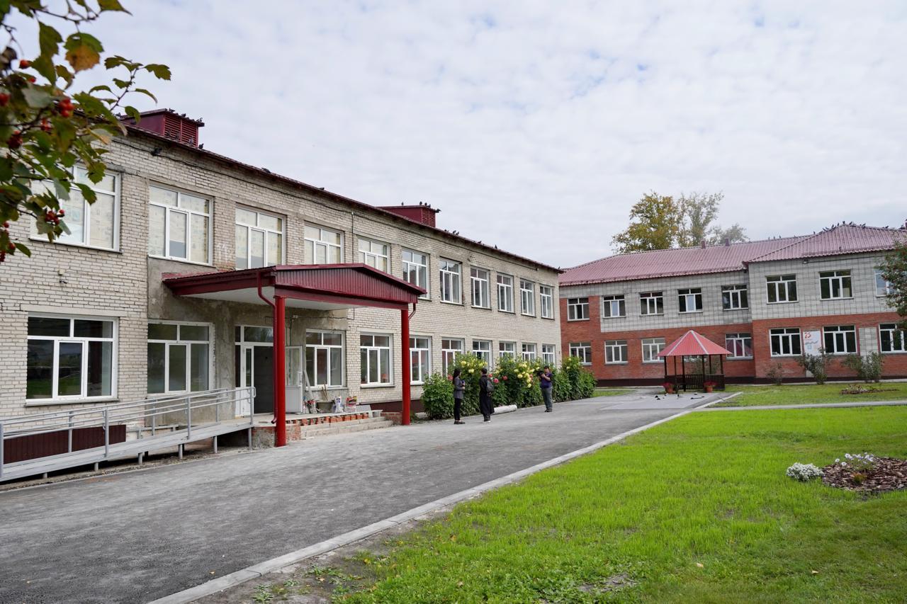 Фото «Партийный десант» «Единой России» провел мониторинг капремонта школы в Ордынском районе – объект включен народную программу партии 4 - Сиб.ФМ Фото «Партийный десант» «Единой России» провел мониторинг капремонта школы в Ордынском районе – объект включен народную программу партии 4