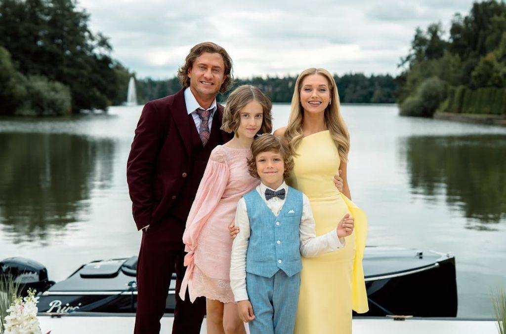 Фото Новосибирский актер Павел Прилучный показал кадры со съемок фильма «Холоп 3» 2 - Сиб.ФМ Фото Новосибирский актер Павел Прилучный показал кадры со съемок фильма «Холоп 3» 2