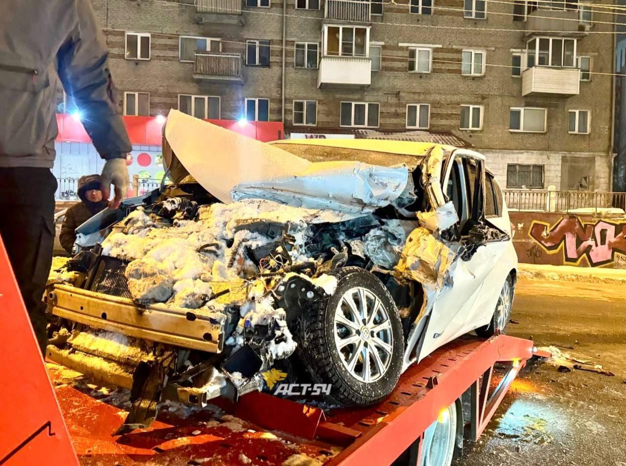 Фото Суд лишил прав виновницу ночного ДТП с самосвалом в Новосибирске 2 - Сиб.ФМ Фото Суд лишил прав виновницу ночного ДТП с самосвалом в Новосибирске 2