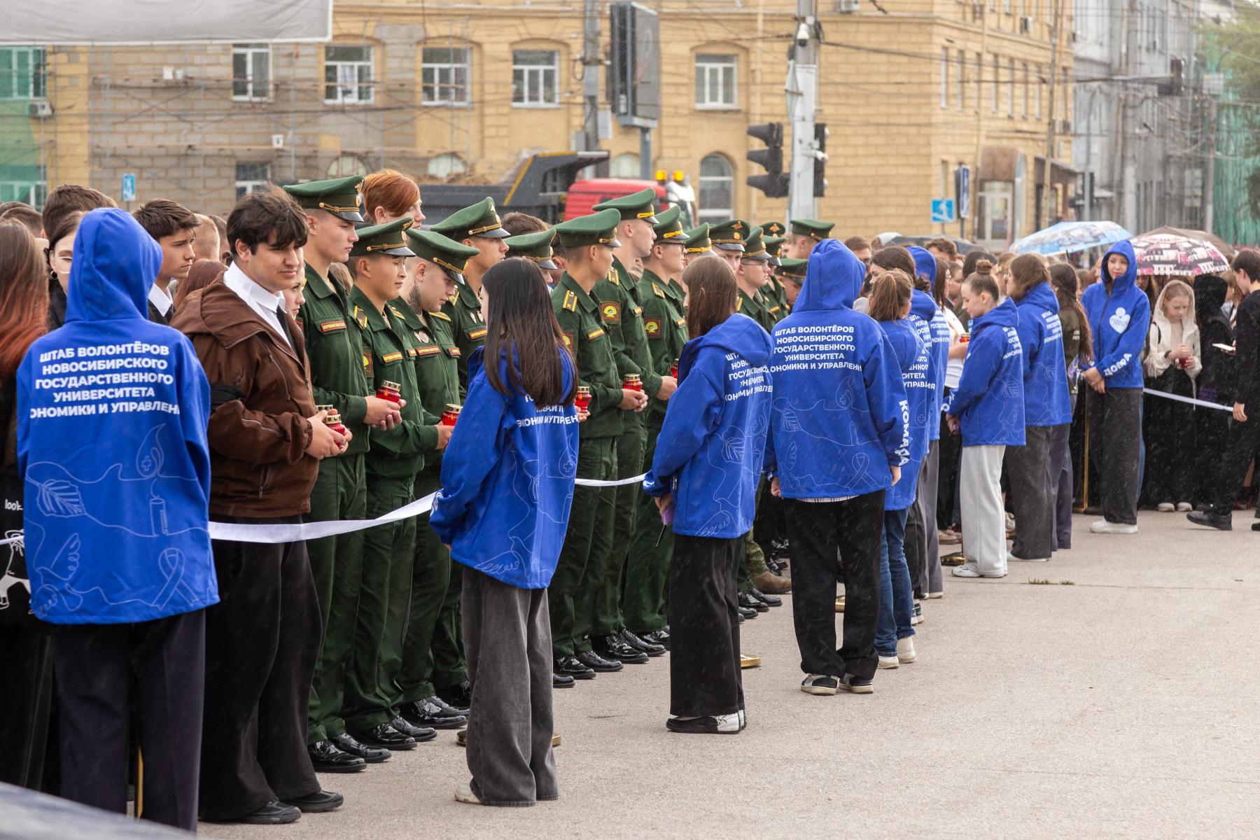 Фото В Новосибирске прошло мероприятие, посвященное годовщине трагедии Беслана 10 - Сиб.ФМ Фото В Новосибирске прошло мероприятие, посвященное годовщине трагедии Беслана 10