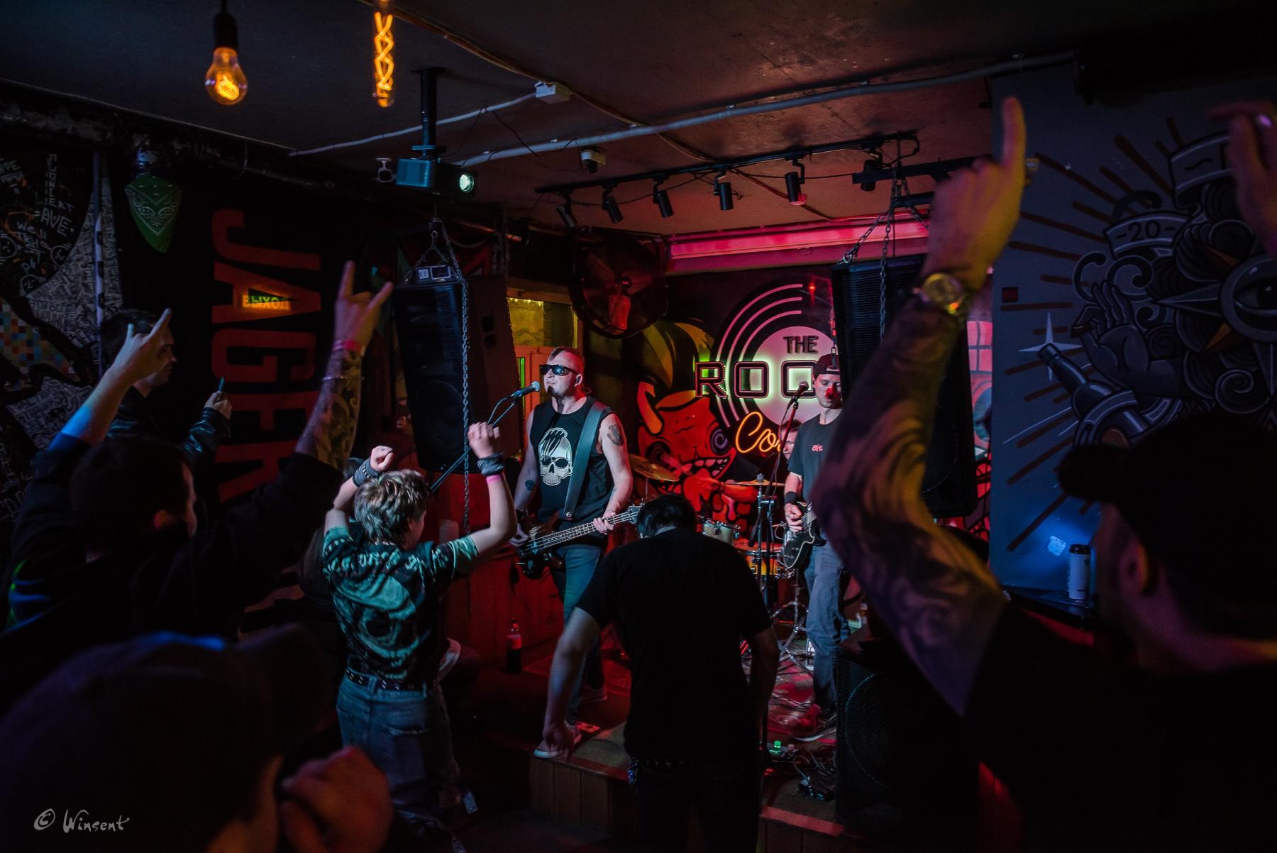 Фото Панки в городе! Легендарная группа АЗОН дала свой первый концерт в Новосибирске 5 - Сиб.ФМ Фото Панки в городе! Легендарная группа АЗОН дала свой первый концерт в Новосибирске 5