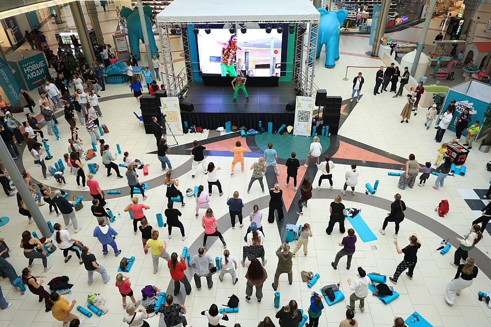 Фото В Новосибирске при поддержке партии «Новые люди» прошло рекордное занятие по йоге 2 - Сиб.ФМ Фото В Новосибирске при поддержке партии «Новые люди» прошло рекордное занятие по йоге 2