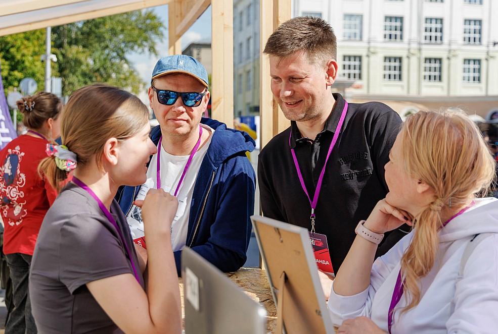 Фото СГУГиТ успешно представил инновации на фестивале «ТехноАрт 2025» 2 - Сиб.ФМ Фото СГУГиТ успешно представил инновации на фестивале «ТехноАрт 2025» 2