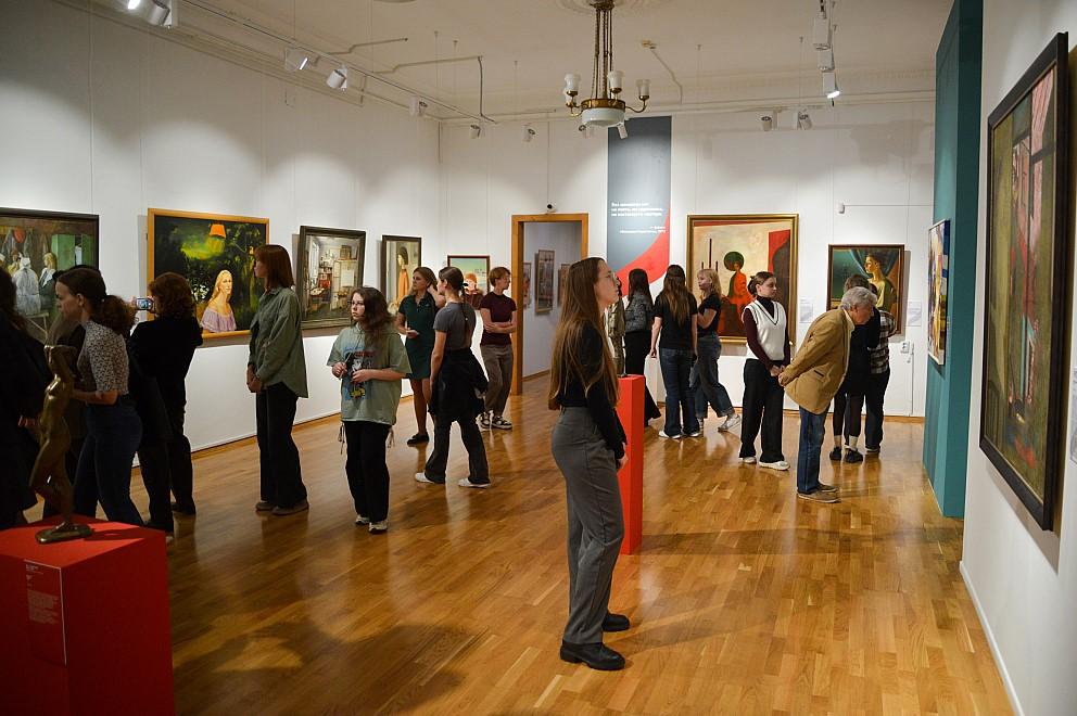 Фото Художественный музей знакомит с «Героинями будней» на новой выставке 4 - Сиб.ФМ Фото Художественный музей знакомит с «Героинями будней» на новой выставке 4