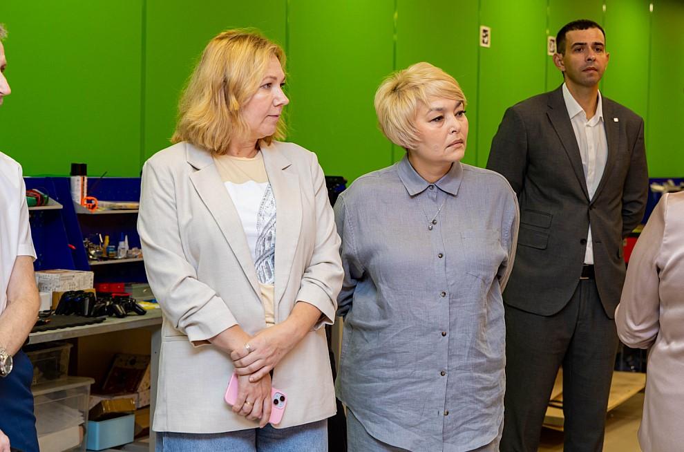 Фото Рабочий визит делегации Государственной Думы и Правительства Новосибирской области в СГУГиТ 2 - Сиб.ФМ Фото Рабочий визит делегации Государственной Думы и Правительства Новосибирской области в СГУГиТ 2