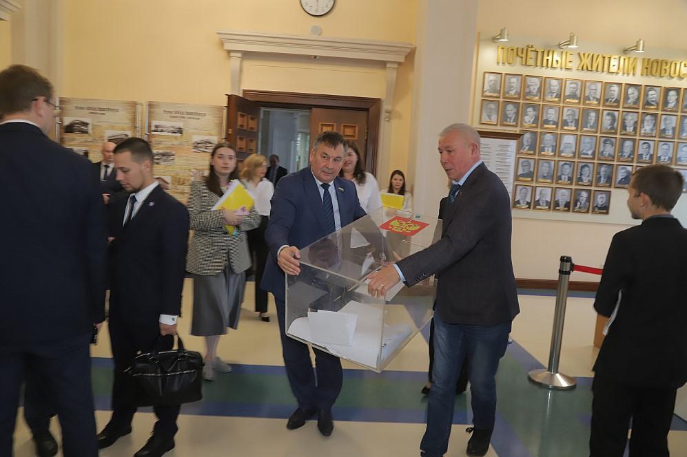 Фото Спикером Новосибирского горсовета вновь стал Дмитрий Асанцев 2 - Сиб.ФМ Фото Спикером Новосибирского горсовета вновь стал Дмитрий Асанцев 2