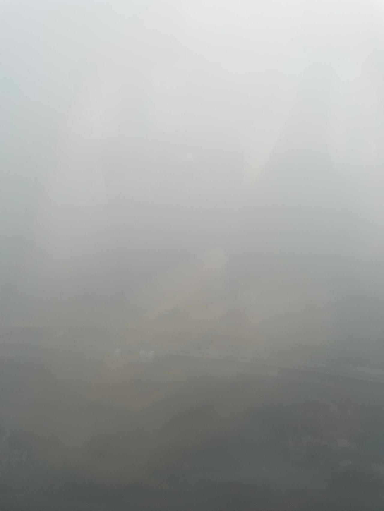 Фото Туман окутал Новосибирск: город исчез за плотной завесой. 10 фото 3