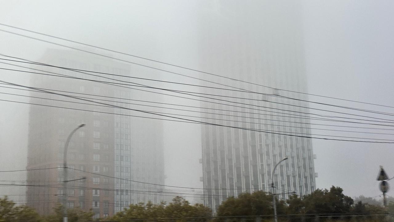 Фото Туман окутал Новосибирск: город исчез за плотной завесой. 10 фото 11