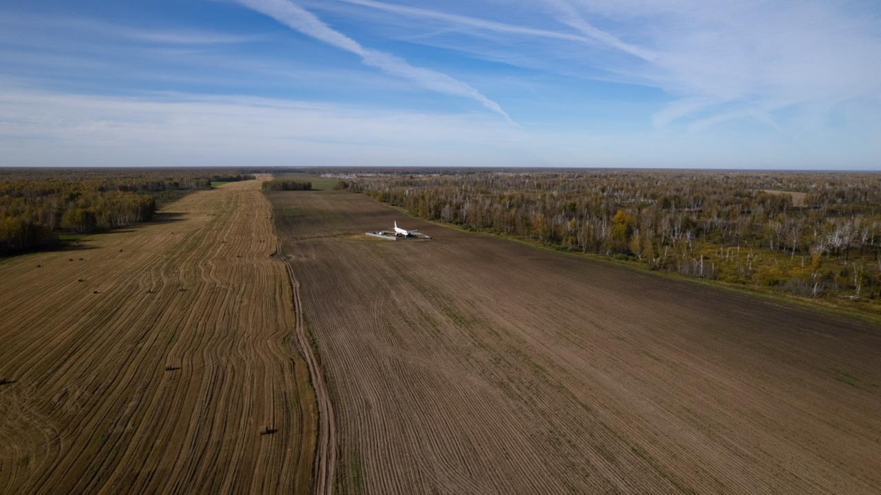 Фото Подвиг или провал? В суд ушло дело об аварийной посадке самолёта в поле под Новосибирском: хронология 2 - Сиб.ФМ Фото Подвиг или провал? В суд ушло дело об аварийной посадке самолёта в поле под Новосибирском: хронология 2