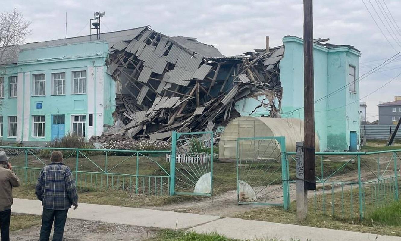Фото Подробности обрушения школы в Татарске под Новосибирском: охранник выжил, возбуждено уголовное дело 2