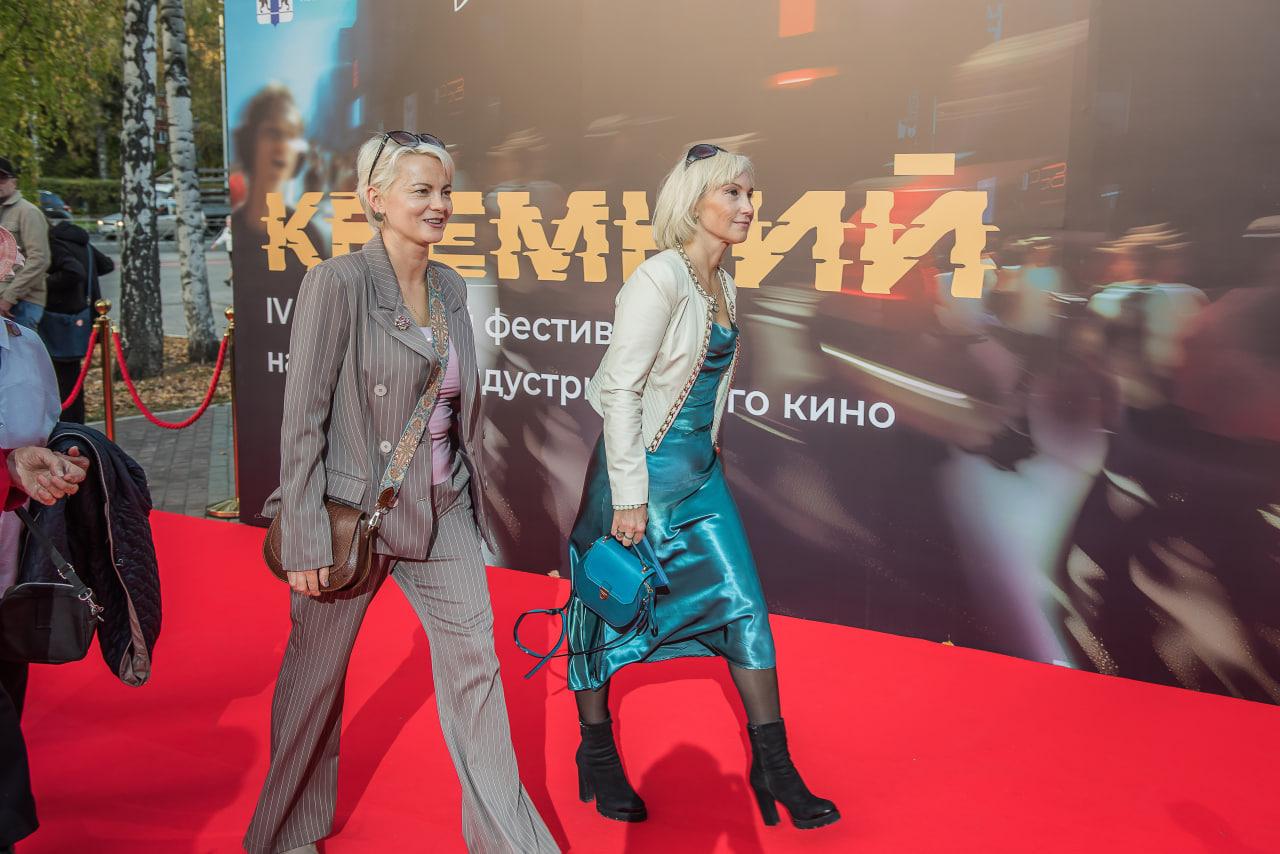 Фото «Красная дорожка и звездный гость – Михаил Тройник»: фестиваль научного и индустриального кино «Кремний» открылся в Новосибирске – ФОТОРЕПОРТАЖ 20 - Сиб.ФМ Фото «Красная дорожка и звездный гость – Михаил Тройник»: фестиваль научного и индустриального кино «Кремний» открылся в Новосибирске – ФОТОРЕПОРТАЖ 20