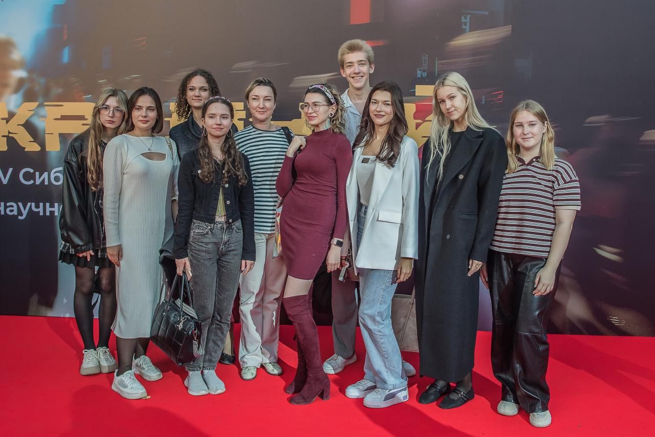 Фото «Красная дорожка и звездный гость – Михаил Тройник»: фестиваль научного и индустриального кино «Кремний» открылся в Новосибирске – ФОТОРЕПОРТАЖ 3 - Сиб.ФМ Фото «Красная дорожка и звездный гость – Михаил Тройник»: фестиваль научного и индустриального кино «Кремний» открылся в Новосибирске – ФОТОРЕПОРТАЖ 3