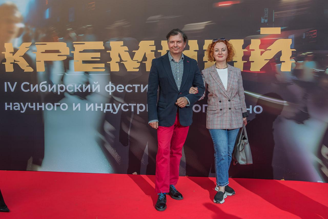 Фото «Красная дорожка и звездный гость – Михаил Тройник»: фестиваль научного и индустриального кино «Кремний» открылся в Новосибирске – ФОТОРЕПОРТАЖ 7 - Сиб.ФМ Фото «Красная дорожка и звездный гость – Михаил Тройник»: фестиваль научного и индустриального кино «Кремний» открылся в Новосибирске – ФОТОРЕПОРТАЖ 7