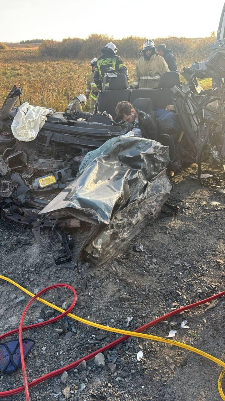 Фото Водитель Lada Granta погиб в ДТП с двумя фурами под Новосибирском 2 - Сиб.ФМ Фото Водитель Lada Granta погиб в ДТП с двумя фурами под Новосибирском 2