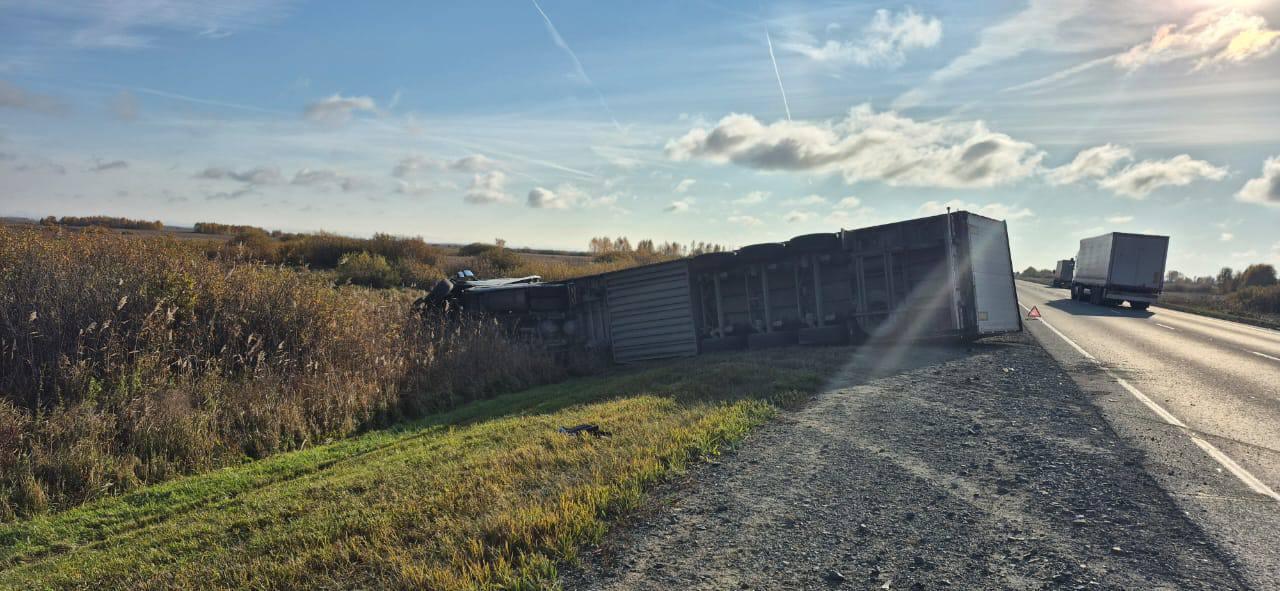 Фото Водитель Lada Granta погиб в ДТП с двумя фурами под Новосибирском 4 - Сиб.ФМ Фото Водитель Lada Granta погиб в ДТП с двумя фурами под Новосибирском 4