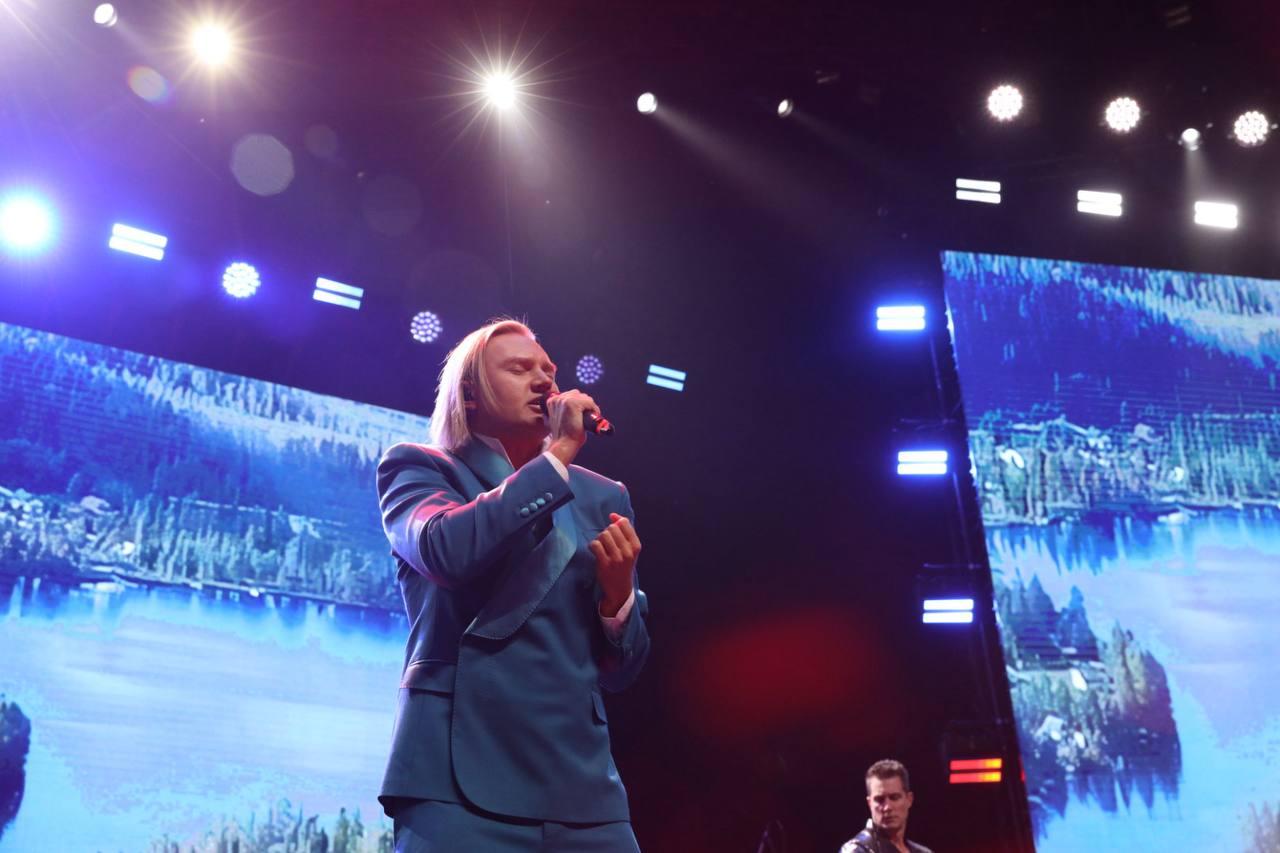 Фото Тысячи фанатов в кокошниках поют «Плывет веночек». В «Сибирь-Арена» с аншлагом проходит грандиозный концерт Надежды Кадышевой. ОНЛАЙН 25 - Сиб.ФМ Фото Тысячи фанатов в кокошниках поют «Плывет веночек». В «Сибирь-Арена» с аншлагом проходит грандиозный концерт Надежды Кадышевой. ОНЛАЙН 25