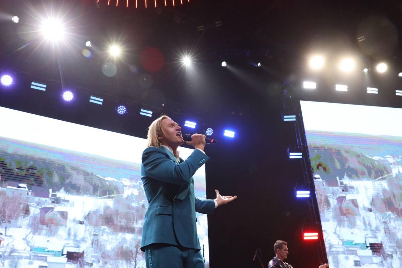 Фото Тысячи фанатов в кокошниках поют «Плывет веночек». В «Сибирь-Арена» с аншлагом проходит грандиозный концерт Надежды Кадышевой. ОНЛАЙН 26 - Сиб.ФМ Фото Тысячи фанатов в кокошниках поют «Плывет веночек». В «Сибирь-Арена» с аншлагом проходит грандиозный концерт Надежды Кадышевой. ОНЛАЙН 26