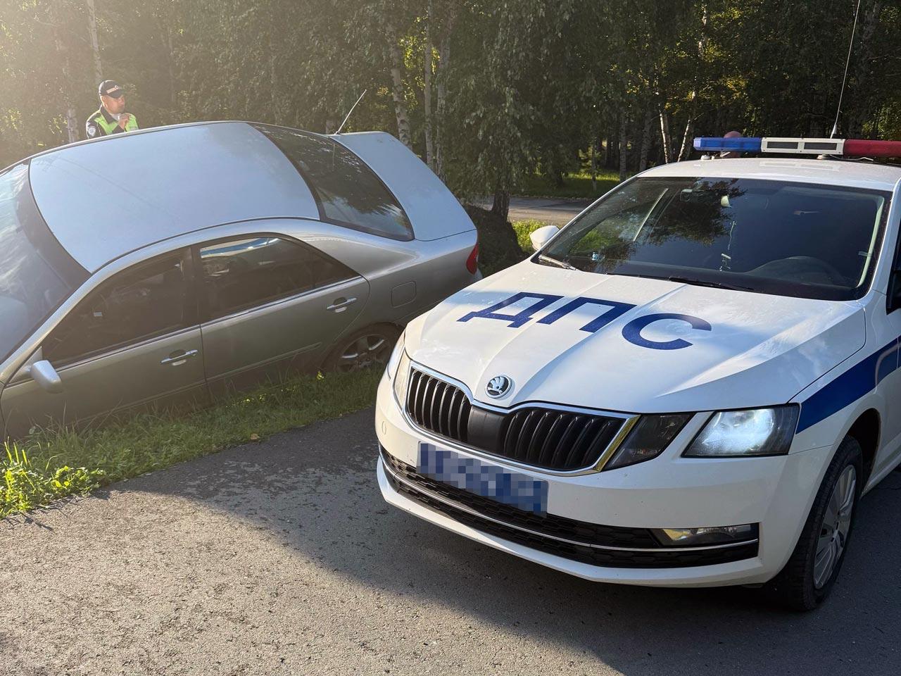 Фото В Новосибирске в посёлке «Ключевой» «Тойота Камри» с нетрезвыми пассажирами улетела в кювет 3