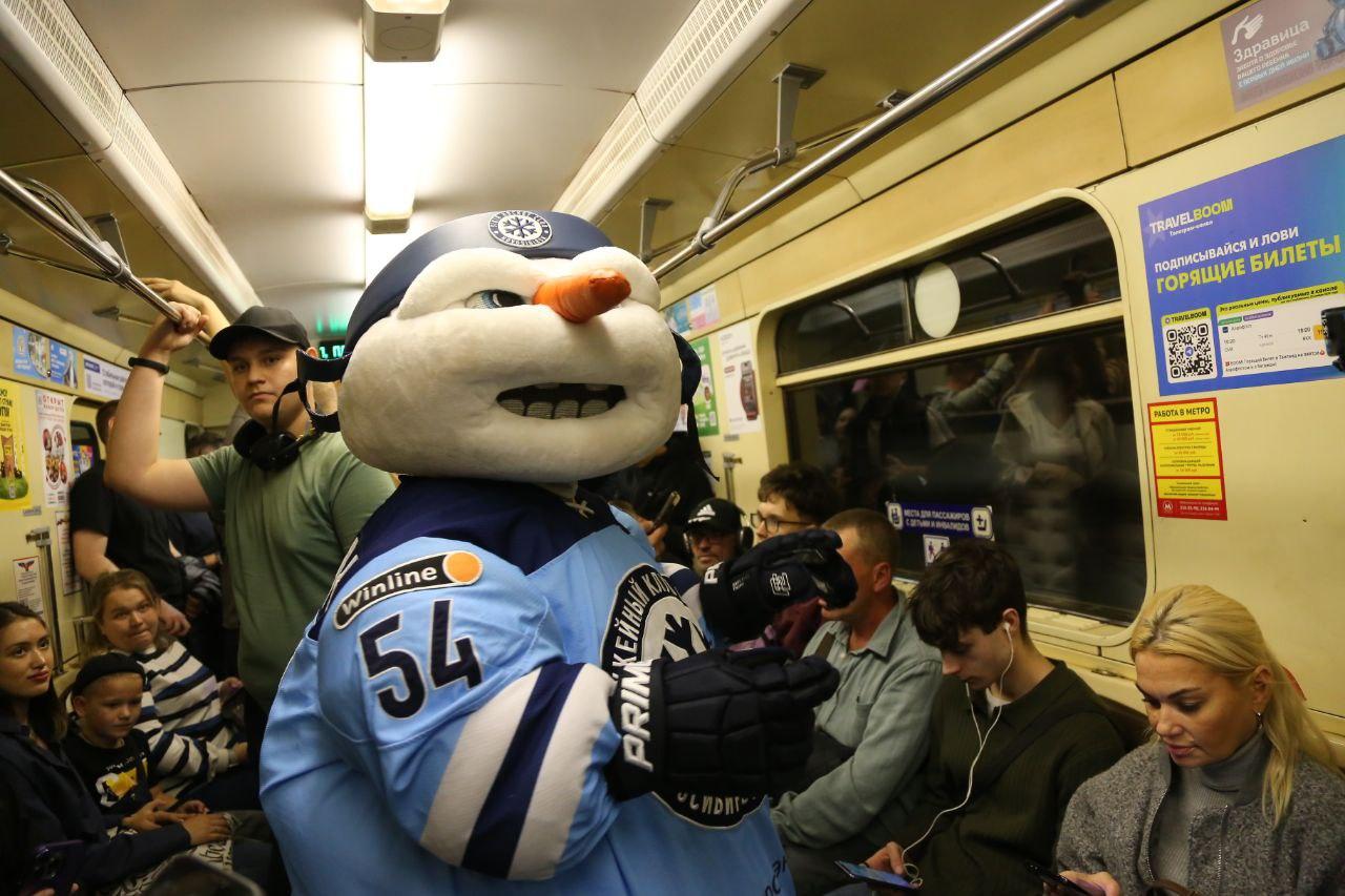 Фото На открытии станции метро «Спортивная» замечено скопление людей 2