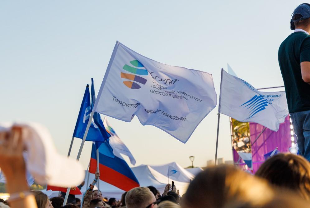 Фото Более 300 студентов СГУГиТ приняли участие в Параде российского студенчества в Новосибирске 3